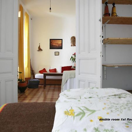 Ananda'S Mundo Guest House ออร์กิวา ภายนอก รูปภาพ