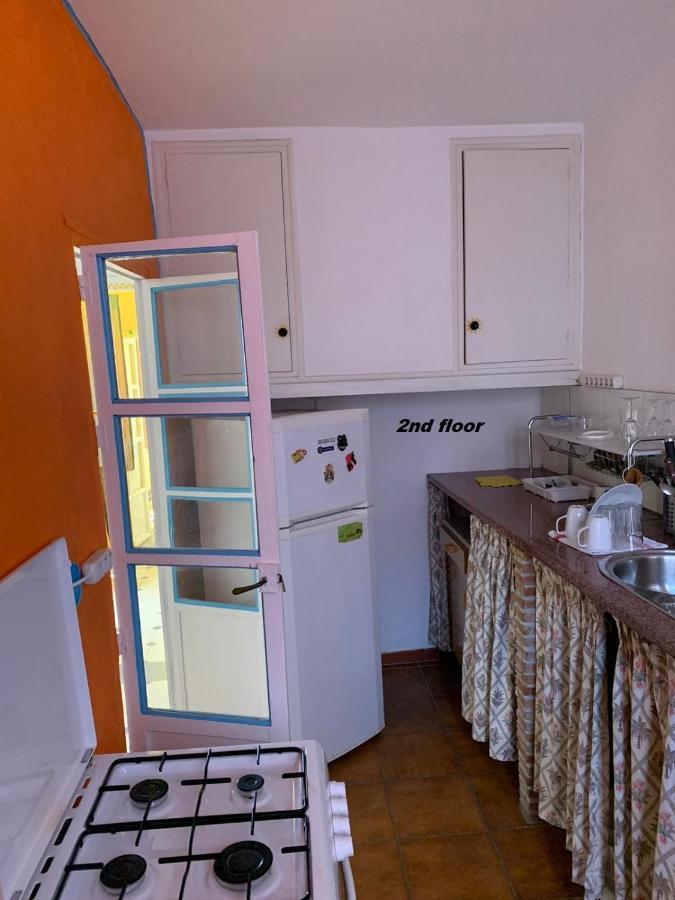 Ananda'S Mundo Guest House ออร์กิวา ภายนอก รูปภาพ